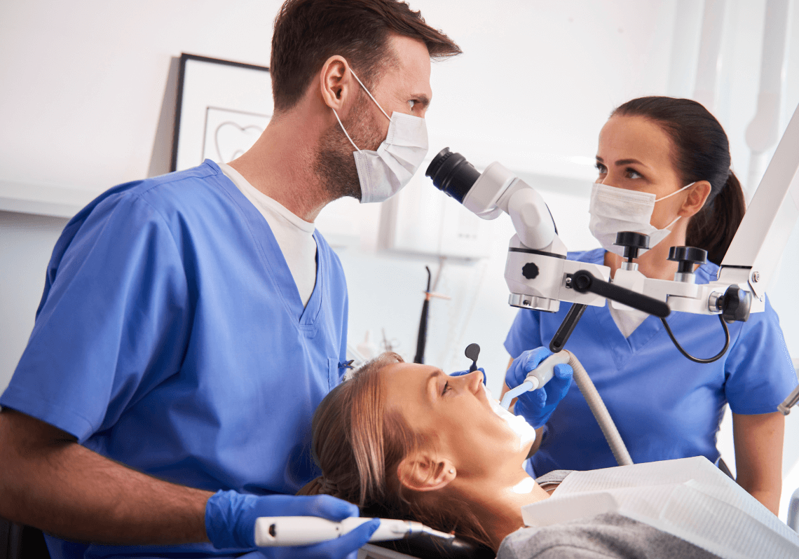 Bonifica dentale e riabilitazione completa: il primo passo per tornare a sorridere senza paura